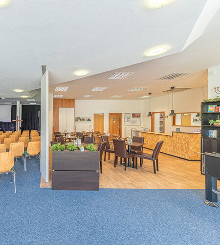 Präsentationsraum und Cafeteria Präsentationsraum und Cafeteria