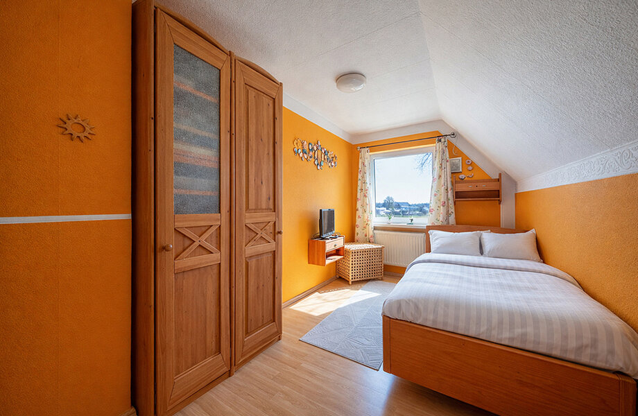 Schlafzimmer-2_opt Schlafzimmer-2_opt