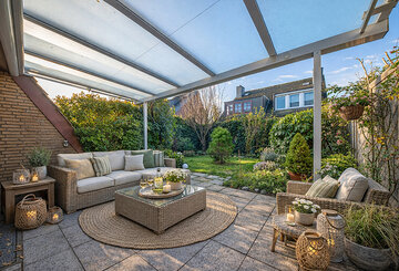 200-8721_ueberdachte_Terrasse_Sommer_ai 200-8721_ueberdachte_Terrasse_Sommer_ai