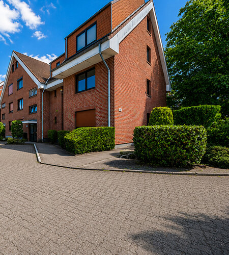 200-8806_Hausansicht_opt