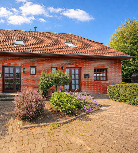 200-8529_Hausansicht._b_2_s_gestaged 200-8529_Hausansicht._b_2_s_gestaged